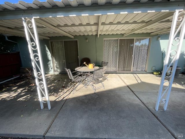 144 Monterey Dr, Vacaville, CA 95687