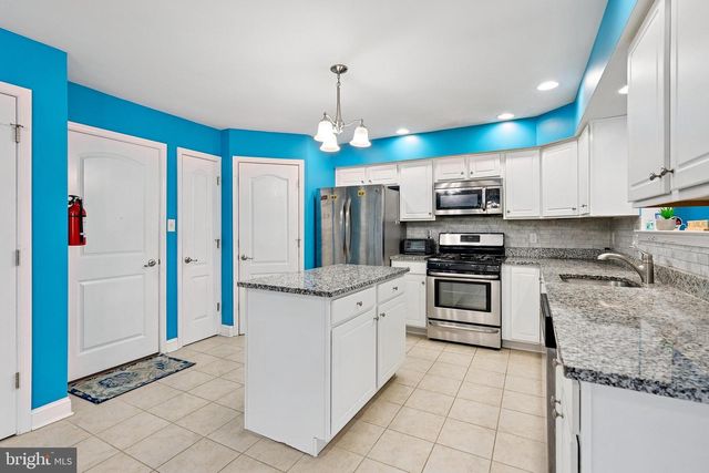 26 N POPLAR AVE, Maple Shade, NJ 08052