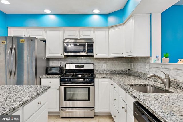 26 N POPLAR AVE, Maple Shade, NJ 08052