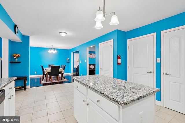 26 N POPLAR AVE, Maple Shade, NJ 08052