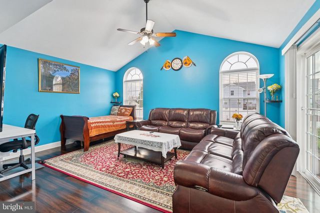 26 N POPLAR AVE, Maple Shade, NJ 08052