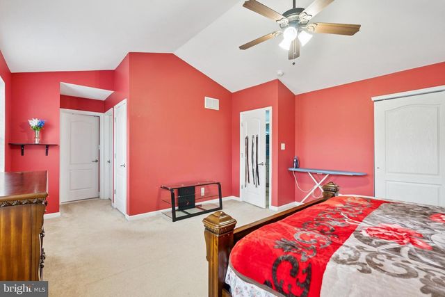 26 N POPLAR AVE, Maple Shade, NJ 08052