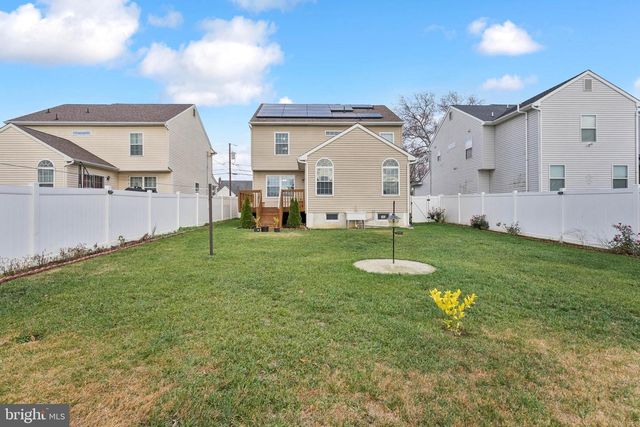 26 N POPLAR AVE, Maple Shade, NJ 08052