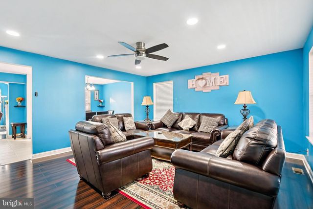 26 N POPLAR AVE, Maple Shade, NJ 08052