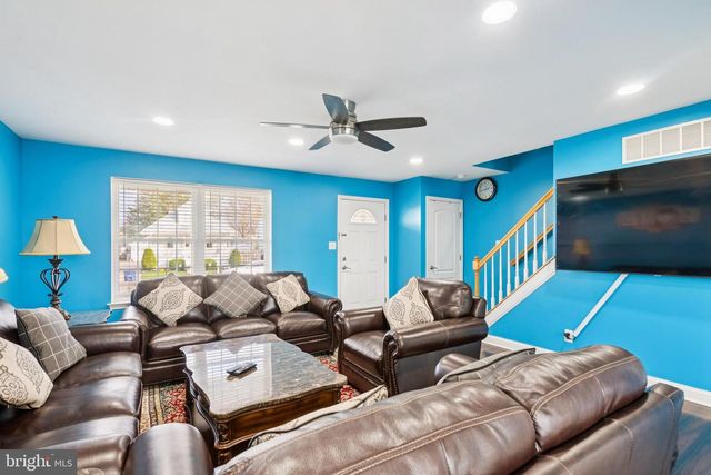 26 N POPLAR AVE, Maple Shade, NJ 08052