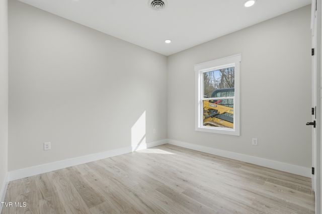 403 Lynnwood Drive, Bristol, VA 24201