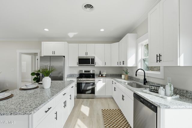 403 Lynnwood Drive, Bristol, VA 24201