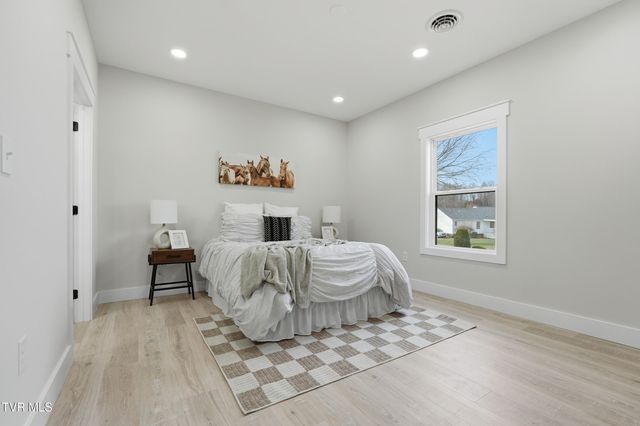 403 Lynnwood Drive, Bristol, VA 24201