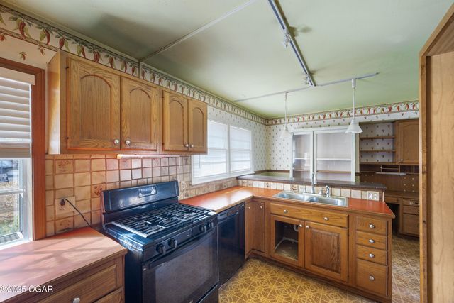 620 W South Street, Neosho, MO 64850