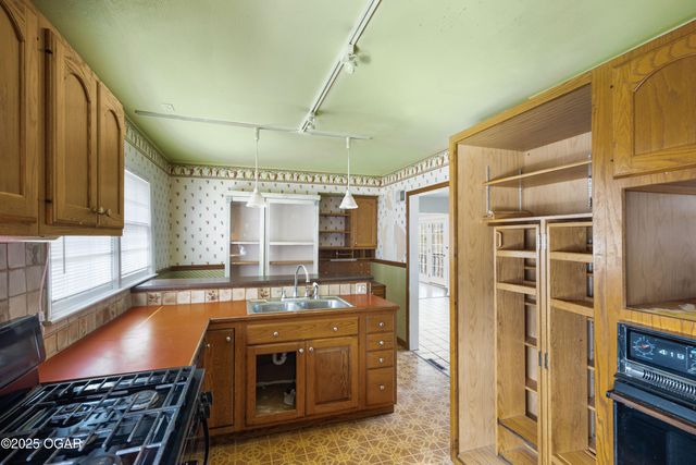 620 W South Street, Neosho, MO 64850