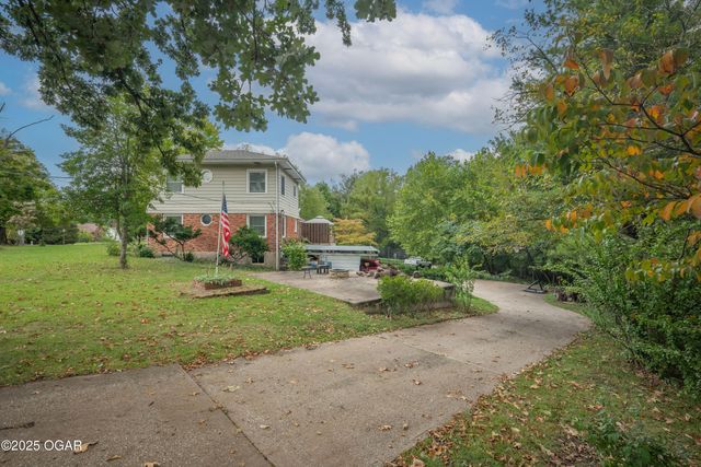 620 W South Street, Neosho, MO 64850