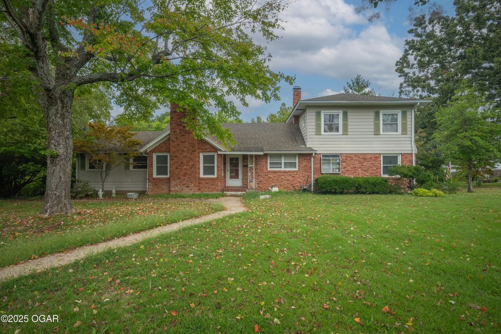 620 W South Street, Neosho, MO 64850