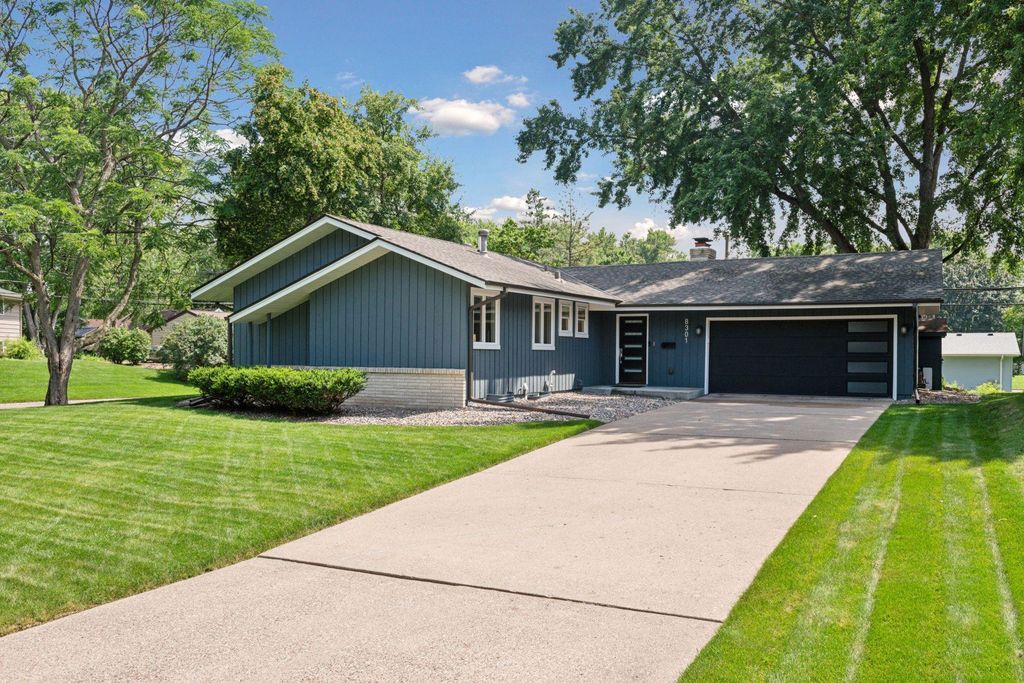 8301 33rd Avenue N, Crystal, MN 55427