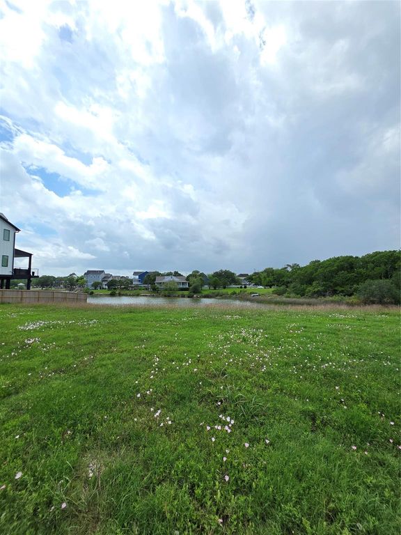 1326 Shelter Cove Drive, Seabrook, TX 77586