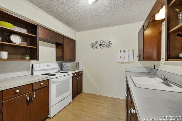 102 Selvera, Kyle, TX 78640