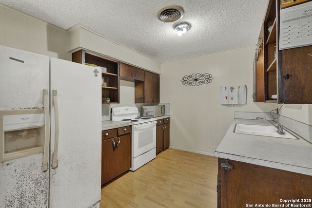 102 Selvera, Kyle, TX 78640