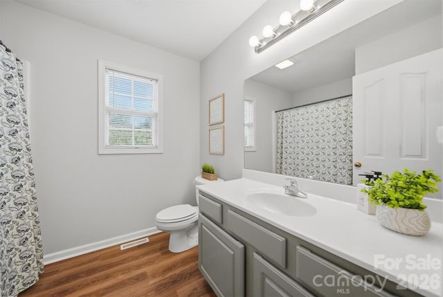 19 Heron Cove Loop B, Hickory, NC 28601