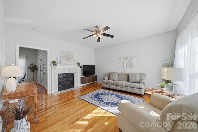 19 Heron Cove Loop B, Hickory, NC 28601