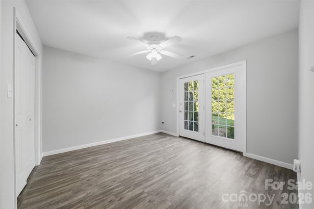 19 Heron Cove Loop B, Hickory, NC 28601