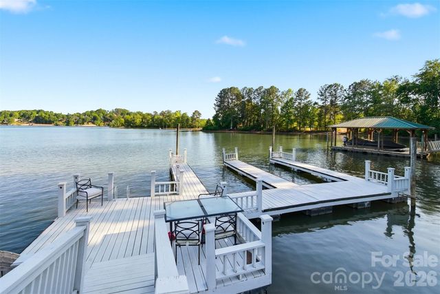 19 Heron Cove Loop B, Hickory, NC 28601