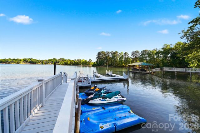 19 Heron Cove Loop B, Hickory, NC 28601