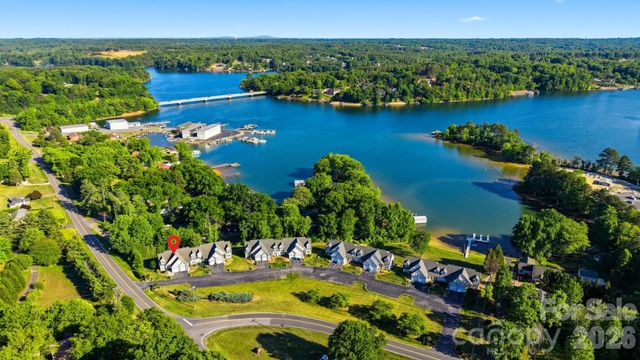 19 Heron Cove Loop B, Hickory, NC 28601