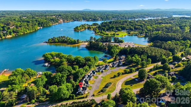 19 Heron Cove Loop B, Hickory, NC 28601