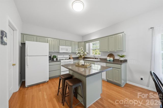 19 Heron Cove Loop B, Hickory, NC 28601