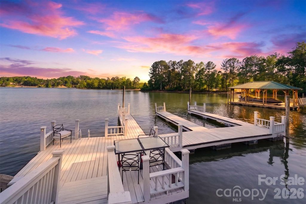19 Heron Cove Loop B, Hickory, NC 28601