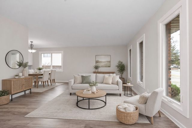 9237 S 77th Avenue, Hickory Hills, IL 60457