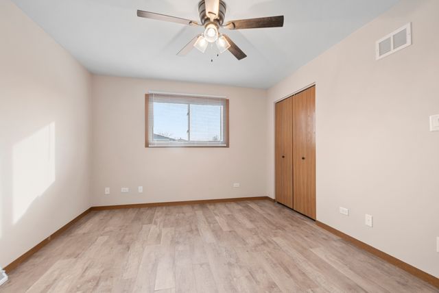 9237 S 77th Avenue, Hickory Hills, IL 60457