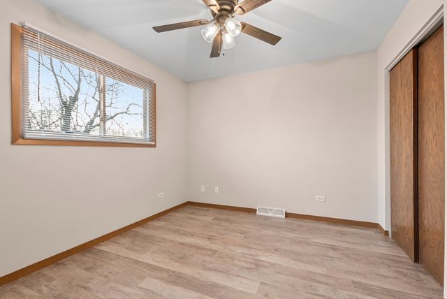 9237 S 77th Avenue, Hickory Hills, IL 60457