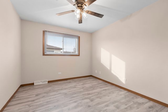 9237 S 77th Avenue, Hickory Hills, IL 60457