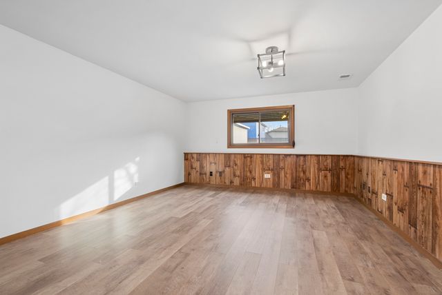 9237 S 77th Avenue, Hickory Hills, IL 60457