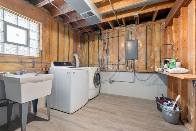 9237 S 77th Avenue, Hickory Hills, IL 60457