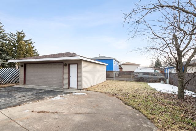 9237 S 77th Avenue, Hickory Hills, IL 60457