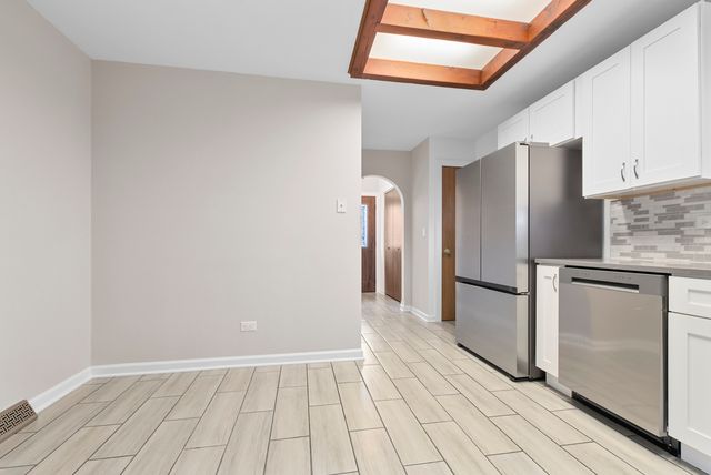 9237 S 77th Avenue, Hickory Hills, IL 60457