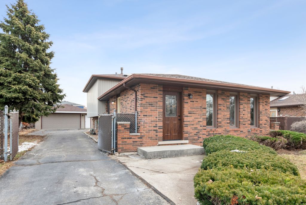 9237 S 77th Avenue, Hickory Hills, IL 60457