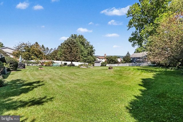 37 GOLDENROD DR, Carlisle, PA 17015