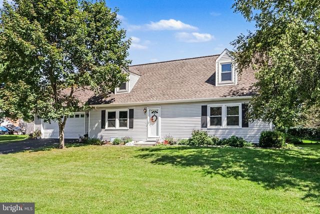 37 GOLDENROD DR, Carlisle, PA 17015