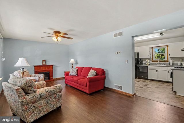 37 GOLDENROD DR, Carlisle, PA 17015