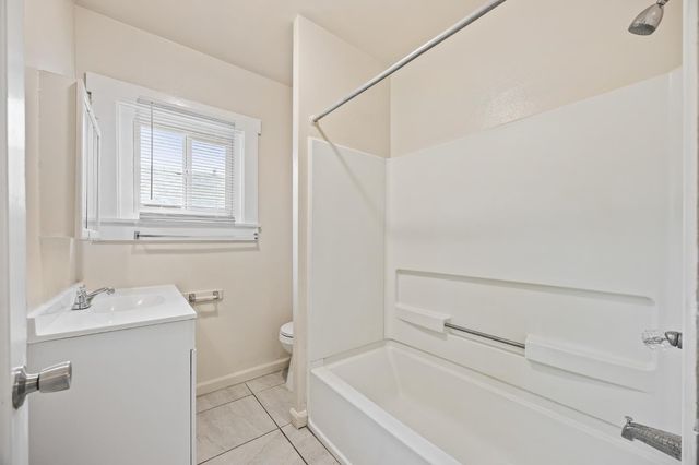 4429 E Thomas Avenue, Fresno, CA 93702