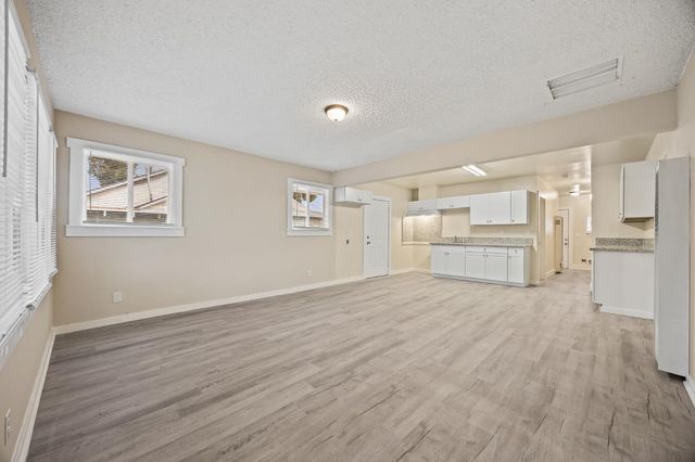 4429 E Thomas Avenue, Fresno, CA 93702