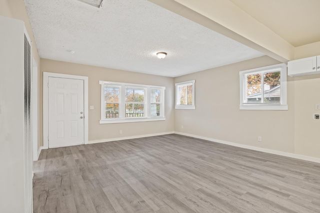 4429 E Thomas Avenue, Fresno, CA 93702