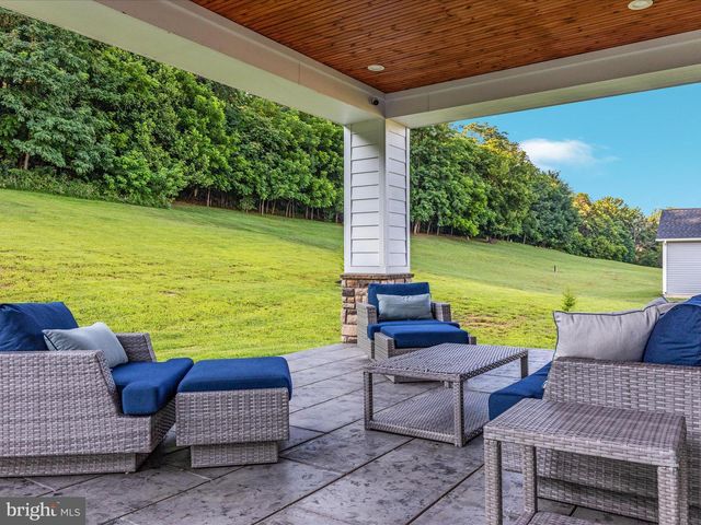 288 ELEGANT DR, Martinsburg, WV 25403