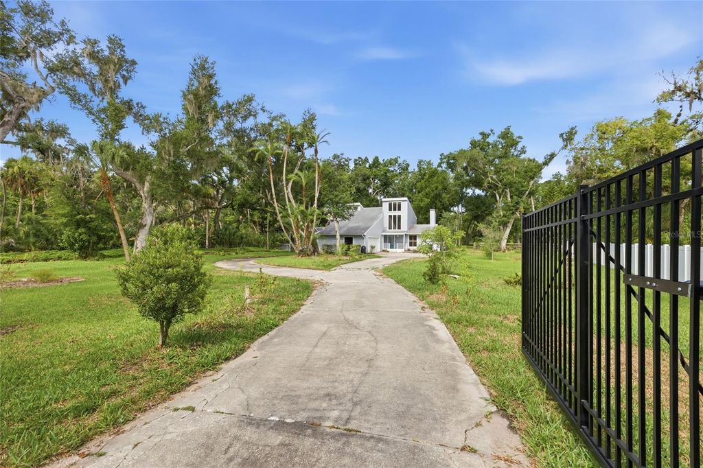 Image 2 of property listing at 3404 62ND STREET E, Bradenton, FL 34208