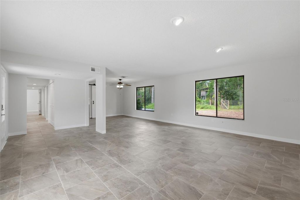 Image 11 of property listing at 3404 62ND STREET E, Bradenton, FL 34208