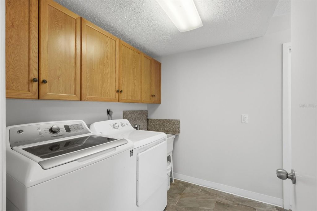 Image 20 of property listing at 3404 62ND STREET E, Bradenton, FL 34208