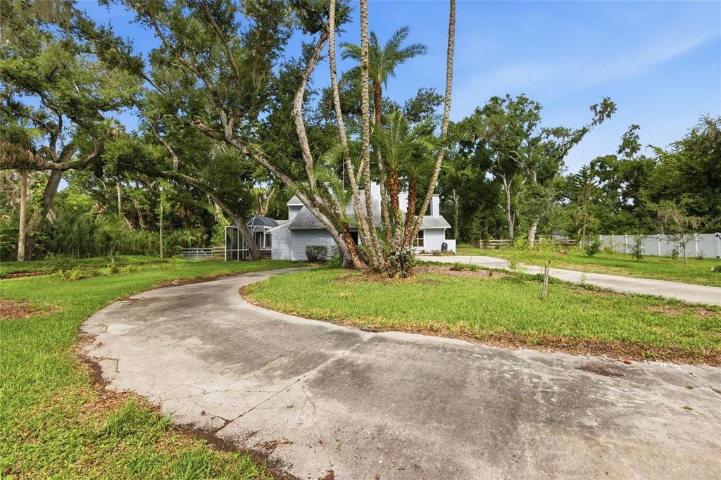 Image 4 of property listing at 3404 62ND STREET E, Bradenton, FL 34208