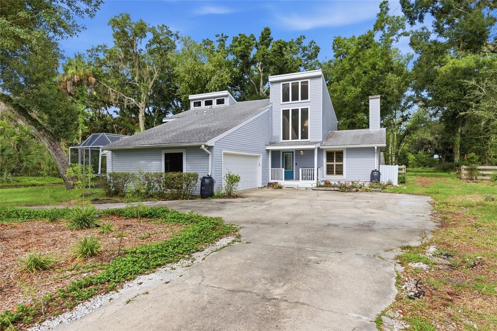 Image 5 of property listing at 3404 62ND STREET E, Bradenton, FL 34208